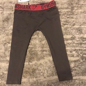 Gym shark leggings crop